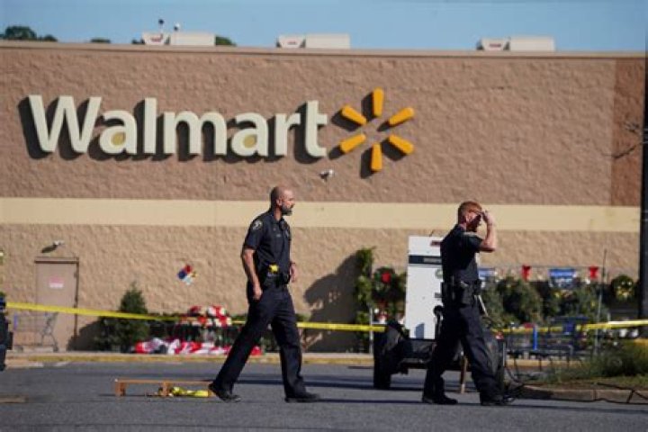 
1 Person Injured in Black Friday Shooting at N.C. Walmart, Shooter Flees During Evacuation 