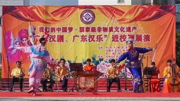 Mira Sethi: The Rising Star, Daughter of Najam Sethi - SarkariResult