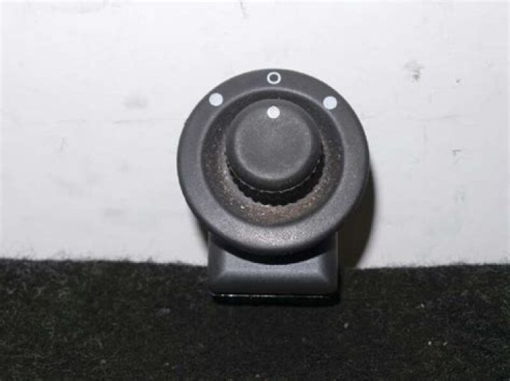 Brandon Spikes Net Worth: Details About Twitter, Wife, Stats, Contract - SarkariResult