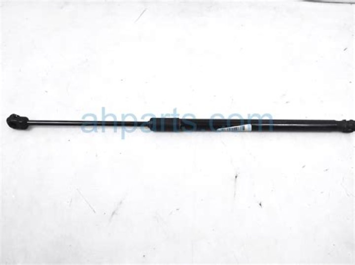 Who is Olivia Lynch? An artist filmed taking down posters depicting Israeli children taken by Hamas in Brooklyn, New York. - SarkariResult