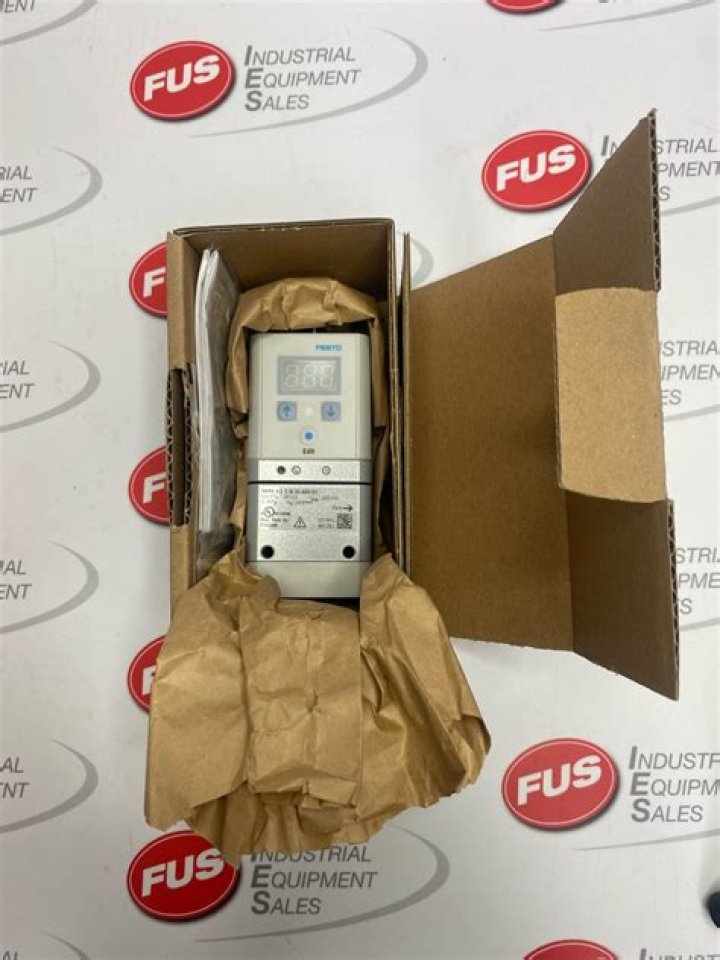 Mae Martin's Relationship Status: Who is Mae Martin's Partner? - SarkariResult