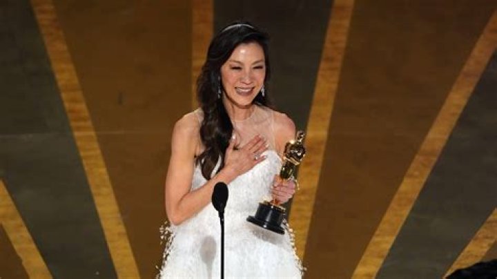 
“A cross to bear” – Fans upset after Michelle Yeoh doesn’t win Best Actress at the Critics’ Choice Awards 2023 
