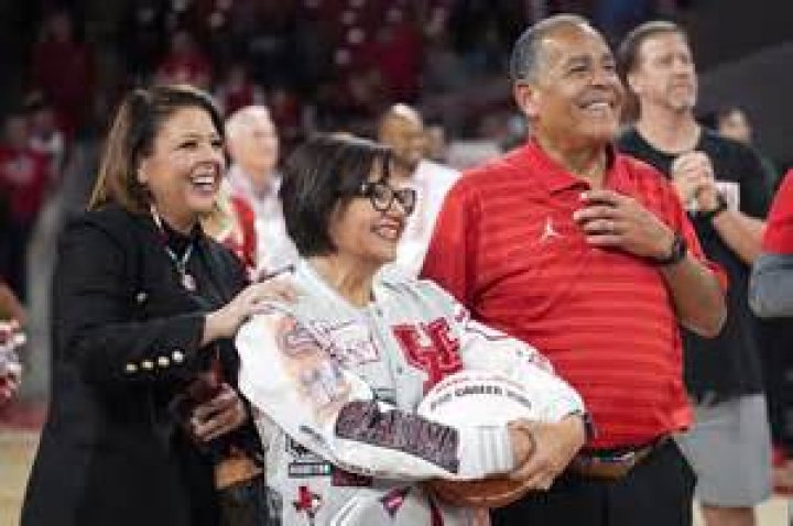 A.J. Minter Parents, Contract, Hair, Net Worth, Salary, Dad, High School, Has Ever Started A Game?