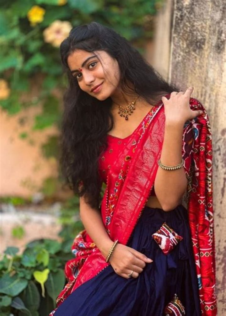 
Aakanksha Sareen Height, Weight, Net Worth, Age, Birthday, Wikipedia, Who, Nationality, Biography 