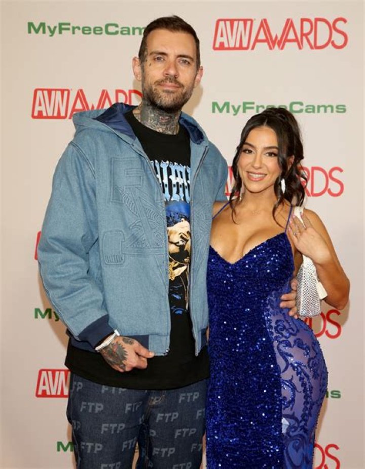 Adam22: Girlfriend, net worth, tattoos, smoking & body facts