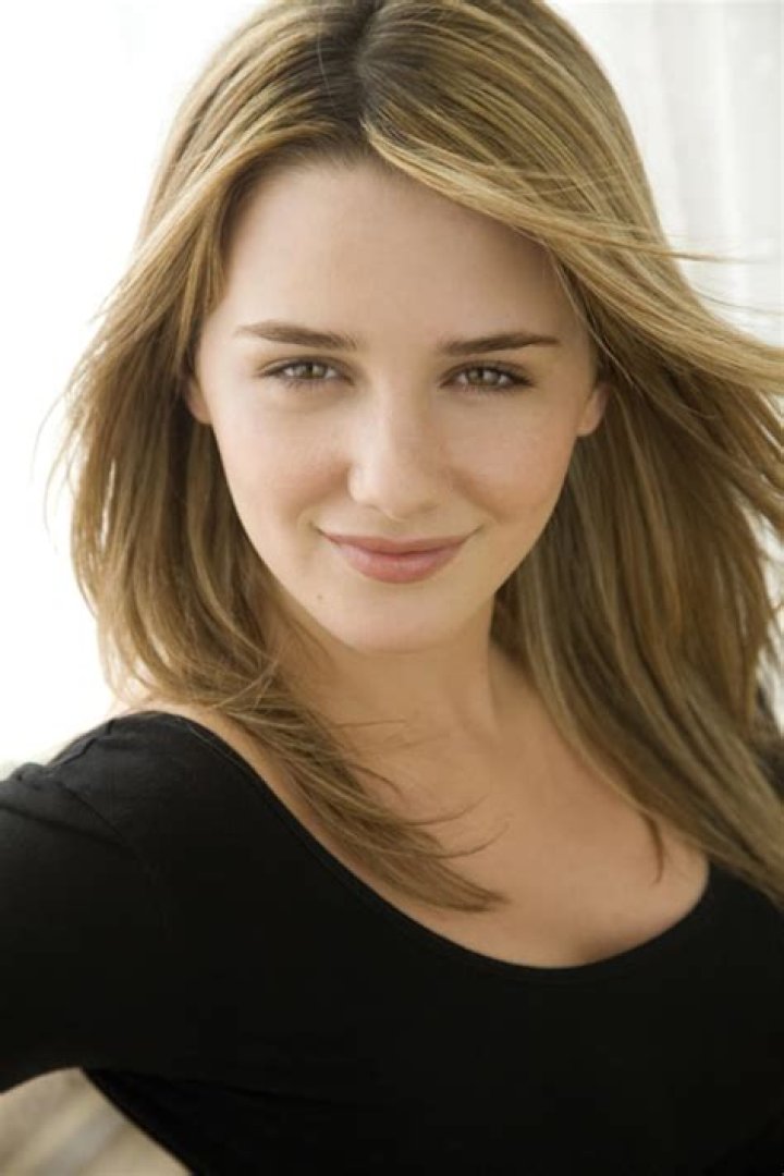 Addison Timlin Height, Weight, Measurements, Bra Size, Shoe Size