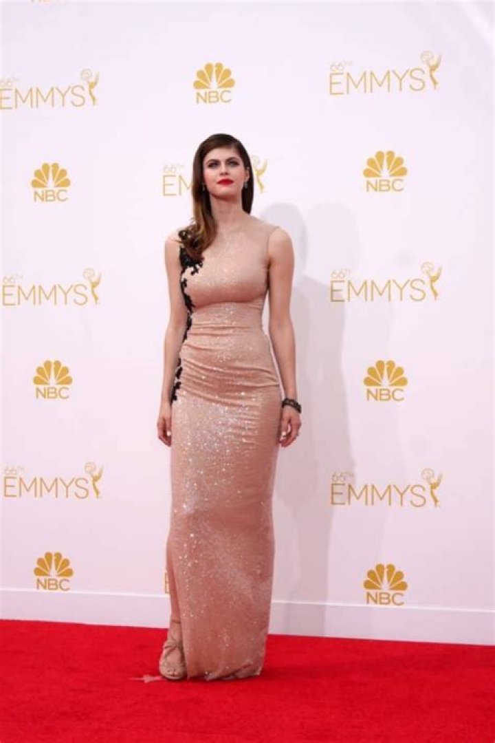 Alexandra Daddario’s Bio, Height, Weight, Measurements, Net Worth, Dating History & More