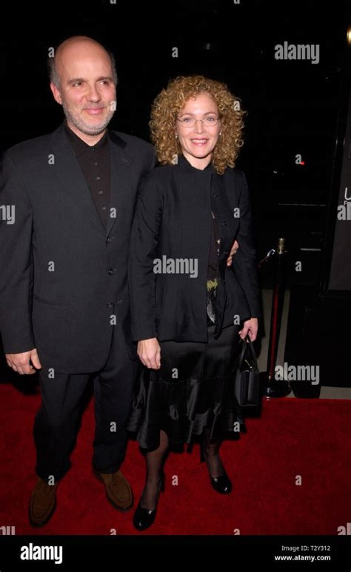 Get to Know about Amy Irving Married Life