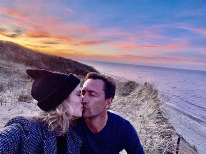 
Andrew Shue Deletes Instagram Pics of Amy Robach After News of Her Relationship with ‘GMA’ Co-Anchor T.J. Holmes 