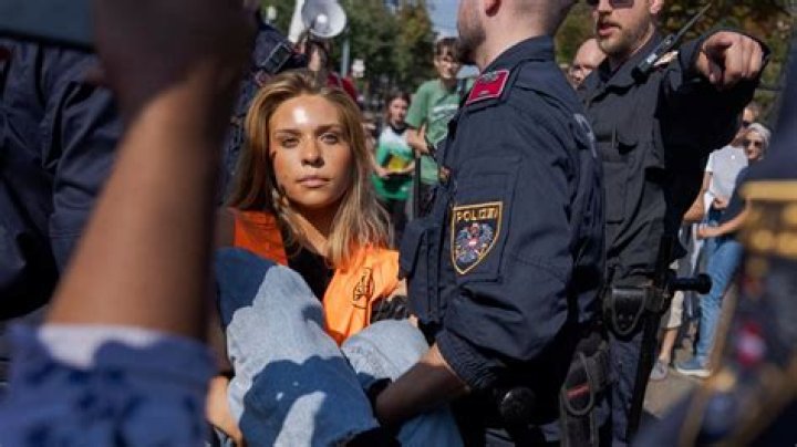 
Anja Windl | Gender And Sexuality 