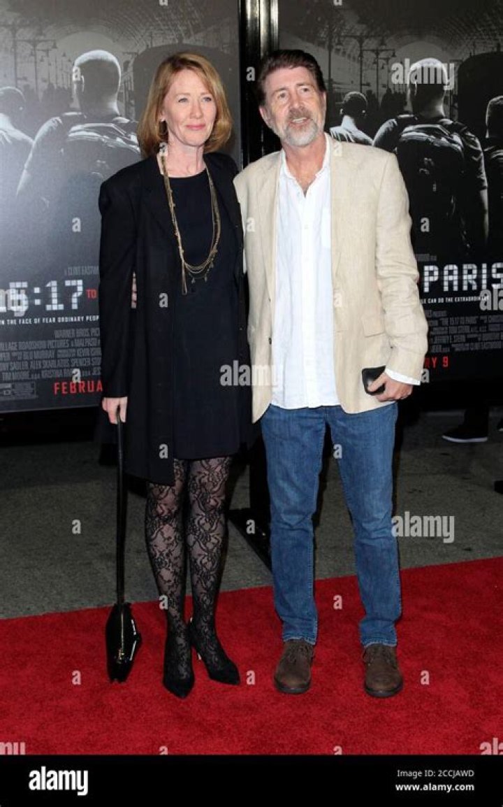 Ann Cusack: Husband, net worth, tattoos, smoking & body measurements