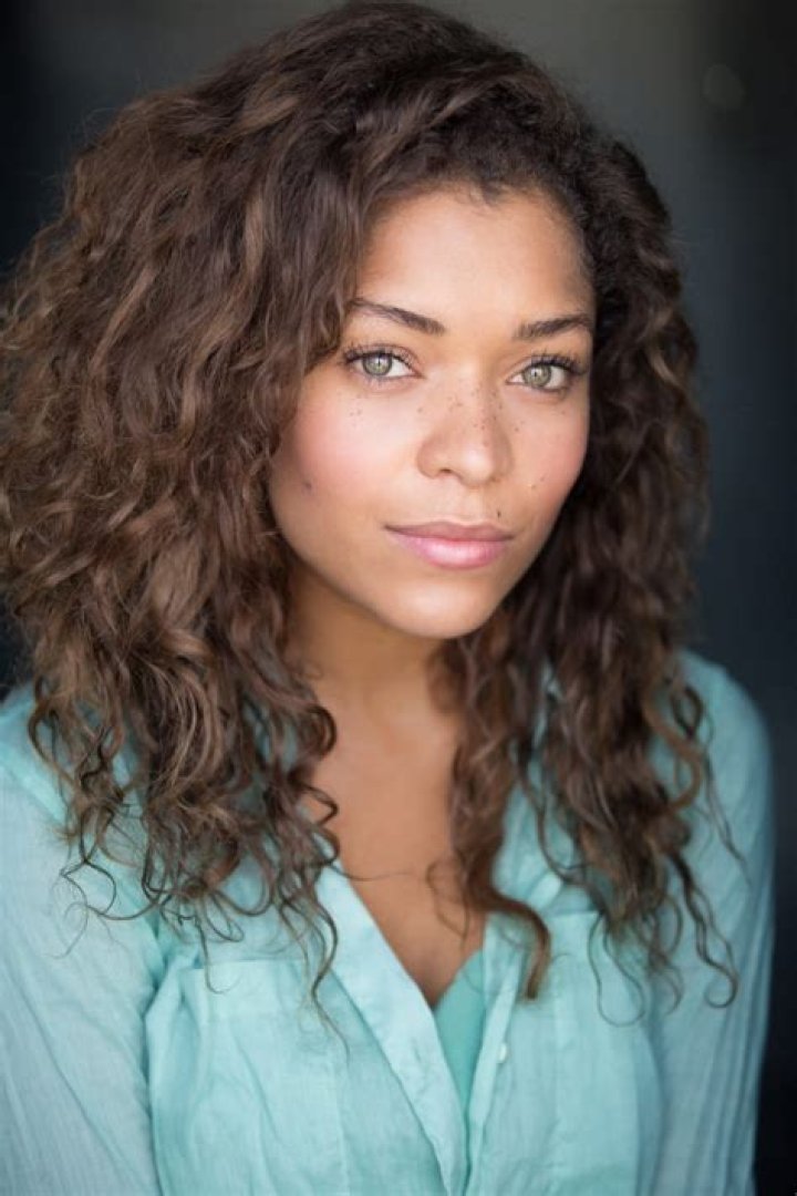 Antonia Thomas Height, Weight, Measurements, Bra Size, Shoe Size