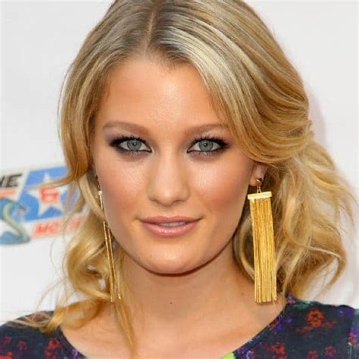 Ashley Hinshaw’s Wiki Biography. Topher Grace’s wife net worth