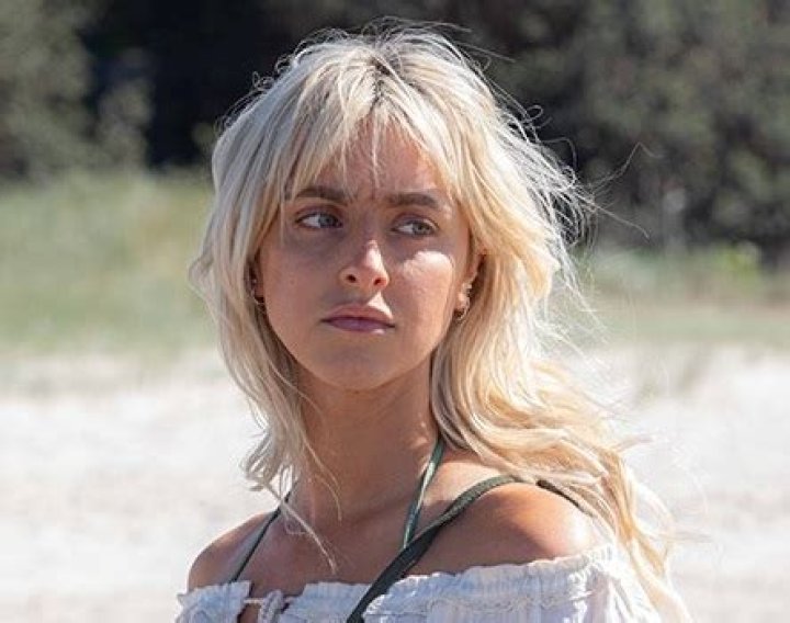 BeBe Bettencourt Height, Weight, Net Worth, Age, Birthday, Wikipedia, Who, Nationality, Biography