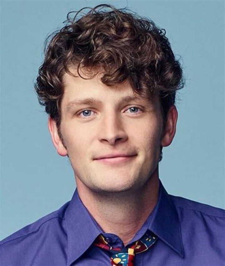 Brett Dier Height, Weight, Body Measurements, Shoe Size