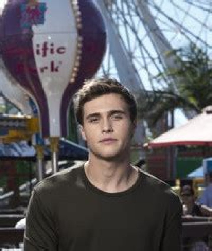 Cameron Moulène Net Worth