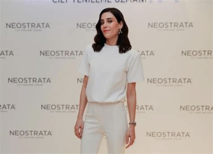 Cansu Dere Net Worth