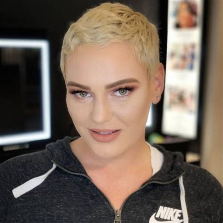 
Caroline Kole Height, Weight, Net Worth, Age, Wiki, Who, Instagram, Biography 