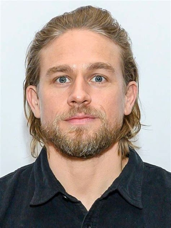 Charlie Hunnam Height, Weight, Body Measurements, Shoe Size