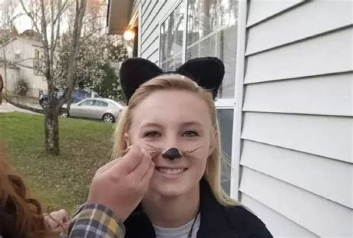 Chelsea Lambert Death: Obituary, Cause Of Death, Funeral