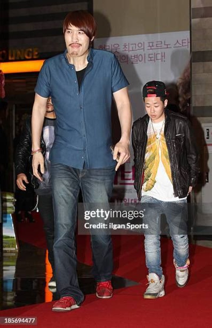 Choi Hong-man Age, Wiki, Biography, Body Measurement, Parents, Family, Salary, Net worth