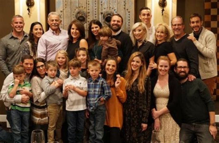 Cindy Costner Bio, Wiki, Age, Net Worth, Husband, Family, Height, Movies and Education