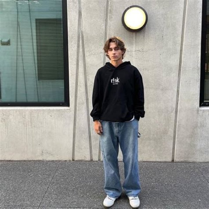 
Connor Broomhall Height, Weight, Net Worth, Age, Birthday, Wikipedia, Who, Nationality, Biography 