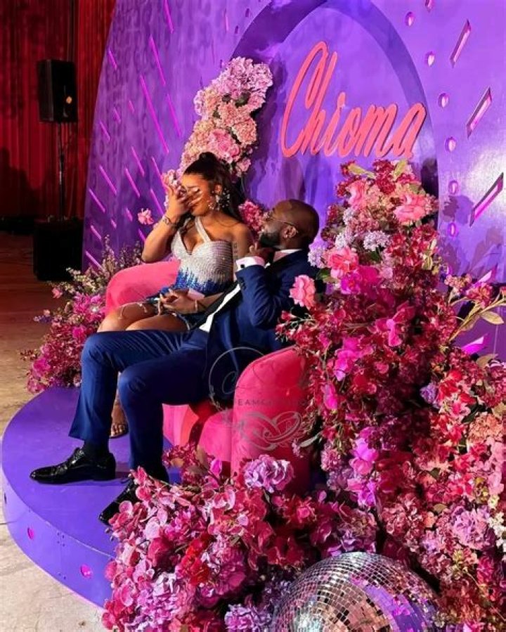 
Davido and Chioma give fans ‘affirmation’; share a kiss at a club in London 