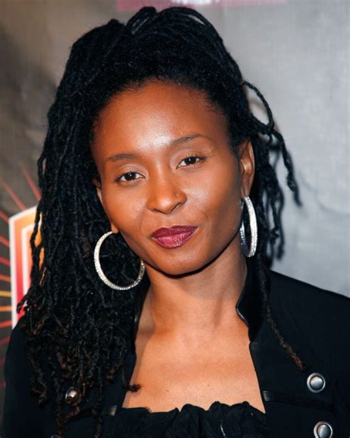 Dee Barnes