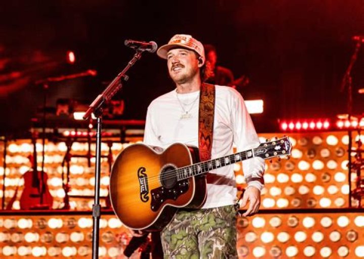 Did Morgan Wallen pour a drink down a woman’s shirt at Nashville bar? Claim debunked