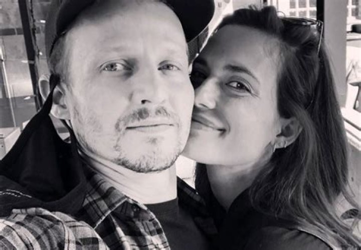 Does Will Estes Have a Wife or Girlfriend and Is He Gay?