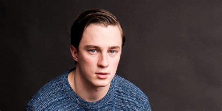 
Drew Starkey’s Biography: Age, Height, Wife, Net Worth, Family 