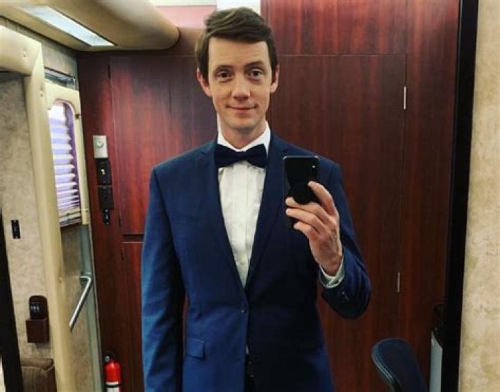 
Eric Artell Height, Weight, Net Worth, Age, Wiki, Who, Instagram, Biography 