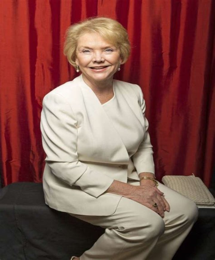 Erika Slezak Net Worth, Salary, Married, Husband, Career, Family, Age, Height, Facts, Wiki, Bio