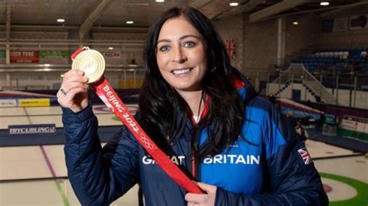 
Eve Muirhead Partner: Is She Dating Bobby Lammie? Parents and Net Worth 