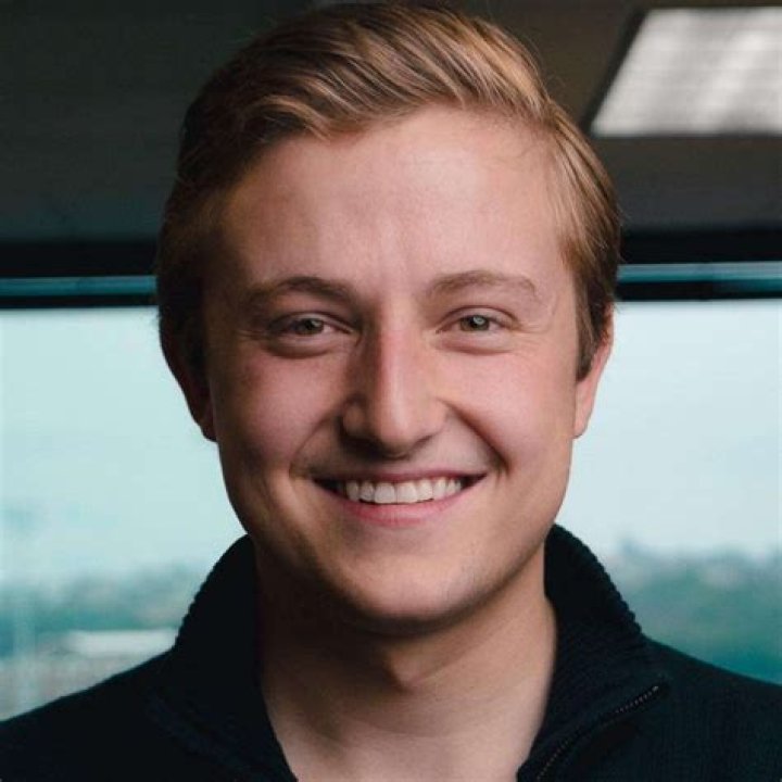 Freddie Jones Wiki-Bio, Age, Band, Career, Net Worth, Dating, Songs