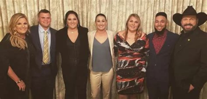 Garth Brooks Siblings: Meet Betsy Smittle, Kelly Brooks, Mike Brooks, Jerry Smittle And Jim Smittle