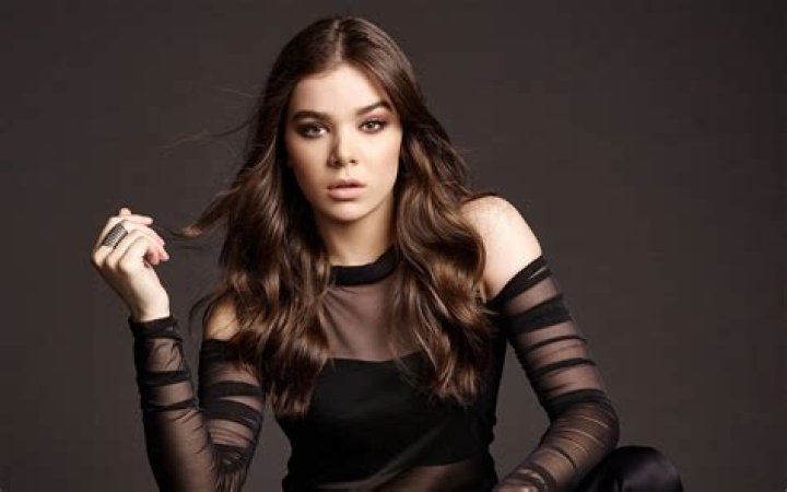 Hailee Steinfeld Height, Weight, Measurements, Bra Size, Shoe Size
