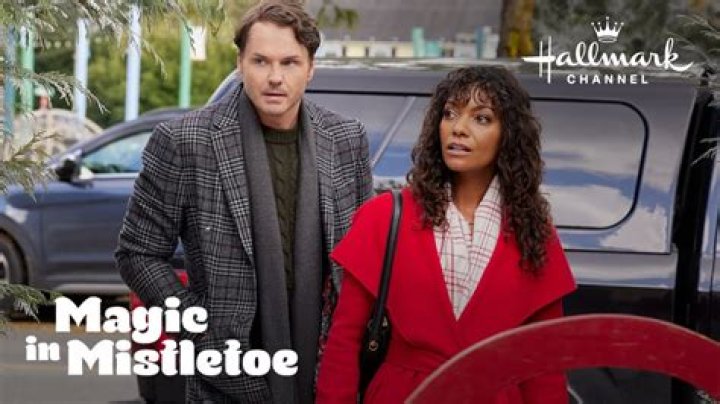 
Hallmark’s Holiday Heritage Cast Is Led By Lyndie Greenwood As it Brings Back Family Love 
