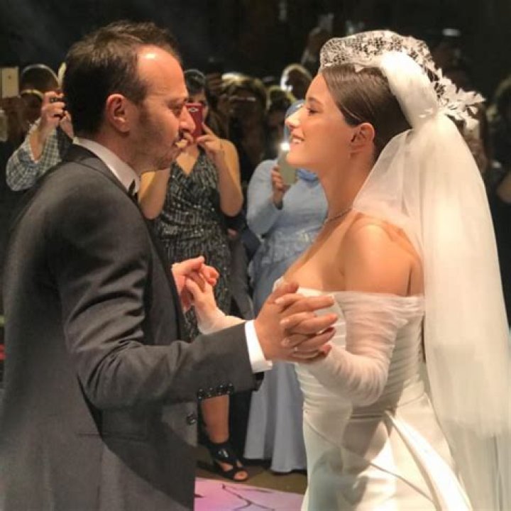 Hazal Kaya, Dating, Boyfriend, Wedding, Net Worth, Wiki