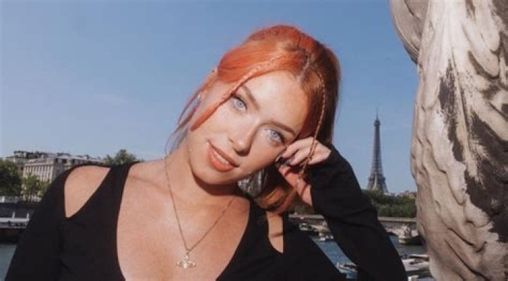 Holly Murray Net Worth