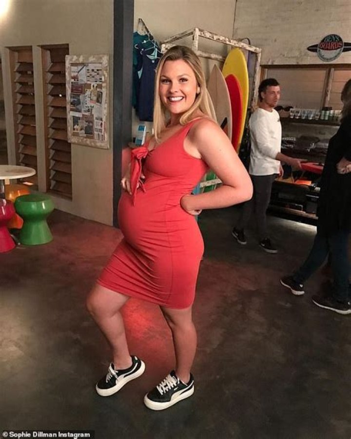 
Home And Away’s Fans Think Sophie Dillman Is Pregnant In 2022 As Photo Goes Viral 