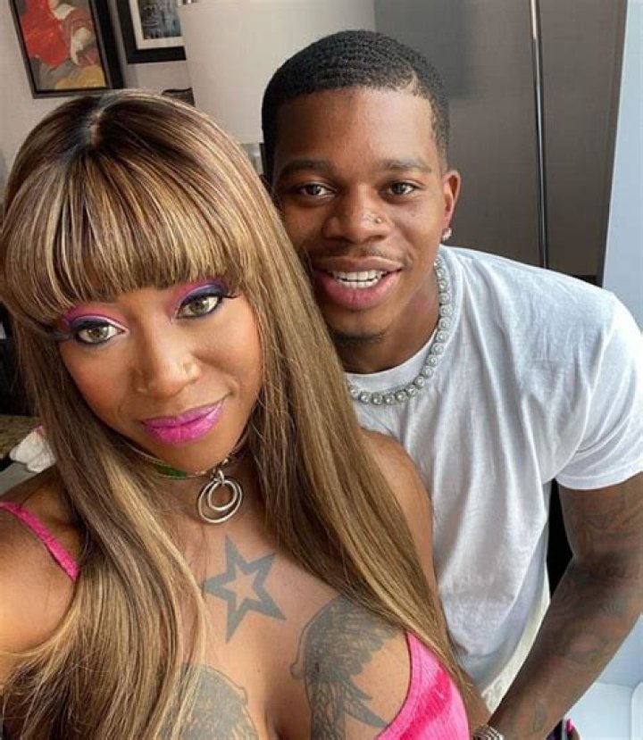 Hungry Cakes Bio, Wiki, Age, Height, Husband, YouTube and Net Worth