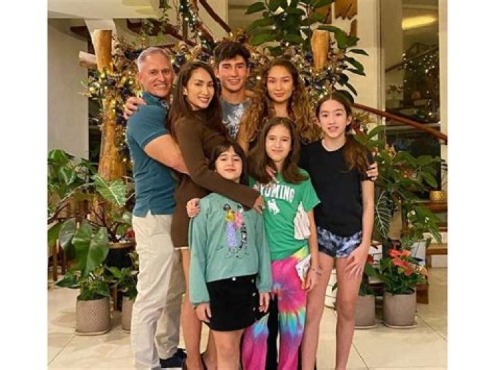 Ina Raymundo Bio, Wiki, Age, Husband, Son, Daughter, and Net Worth