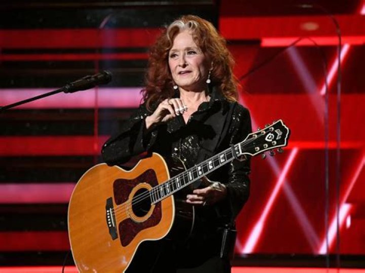 Is Bonnie Raitt Married? Her Bio, Age, Husband and Net worth