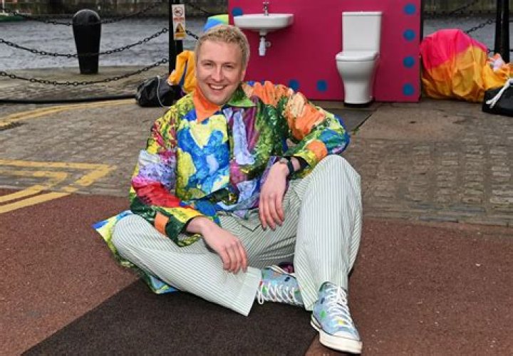 
Is Joe Lycett Gay? Age, Height, Net Worth 