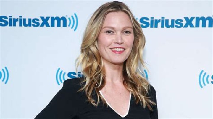 
Is Julia Stiles Transgender, Does She Have A Husband and Where Is She Now? 