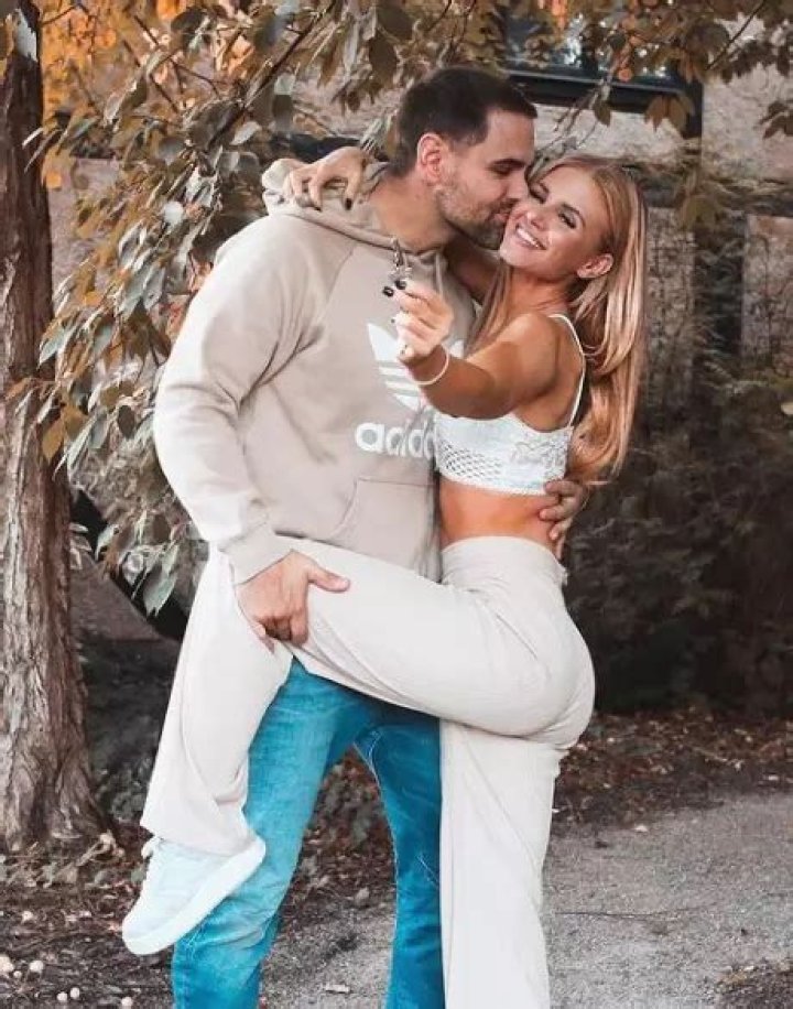 Is Linn Lowes Married? Her Bio, Age, Height, Workout and Net worth