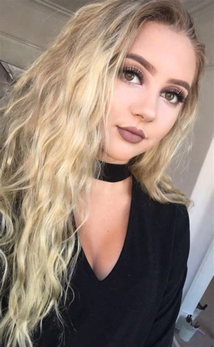 
Jasmine Clough Height, Weight, Net Worth, Age, Birthday, Wikipedia, Who, Nationality, Biography 