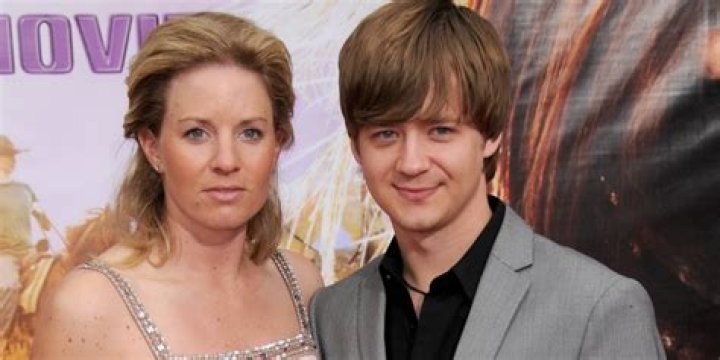 Who Is Jennifer Earles? Interesting Facts To Know About Her Age, Spouse, And Life